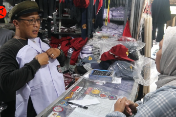 Penjualan seragam sekolah di Kota Bandung meningkat pesat