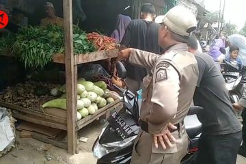 Satpol PP Aceh Timur tertibkan sejumlah pedagang liar