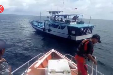 Tim SAR evakuasi 17 nelayan KM Cendrawasih di perairan Halsel