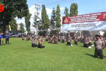 Tradisi siraman warnai kenaikan pangkat 48 anggota Polres Kuningan