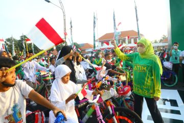 Pemprov Jatim bagikan 77 ribu bendera Merah Putih gratis