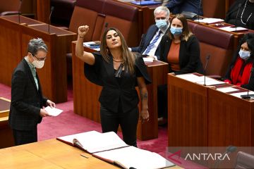 Senator pribumi Australia pelesetkan sumpah, sebut Ratu penjajah