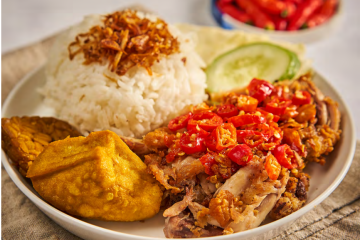 Tren pesan-antar makanan di Indonesia sajian olahan ayam tetap favorit