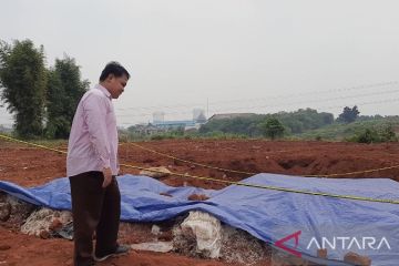 Polisi menyelidiki temuan beras bansos yang dikubur di Depok