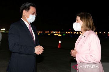 China kecam kunjungan Pelosi, gelar latihan tempur di dekat Taiwan