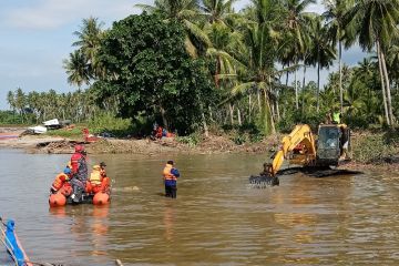 Basarnas operasikan alat berat untuk cari korban banjir di Torue