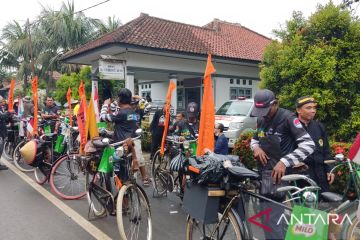 Ribuan pecinta sepeda ontel geruduk GBK dalam rangka HUT RI