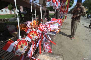 Penjualan Bendera Dan Pernak Pernik Kemerdekaan