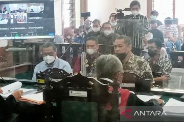 Saksi KPK mengungkap hubungan Ade Yasin dengan Ihsan Ayatullah