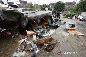 Belasan orang tewas dan hilang akibat banjir di Korsel