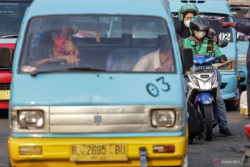 Kenaikan tarif ojek dongkrak penumpang angkutan umum di Jakarta