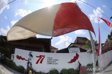 Pembuatan mural Hari Kemerdekaan Indonesia