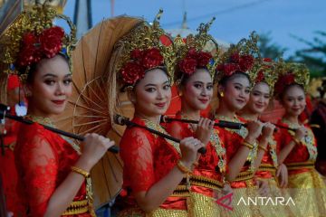 Pawai budaya nusantara Apeksi di Padang