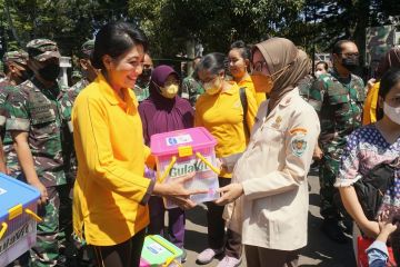 BKKBN-Dharma Pertiwi TNI tinjau keluarga stunting di Jawa Barat