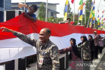 Bappeda Temanggung pasang bendera Merah Putih sepanjang 77 meter