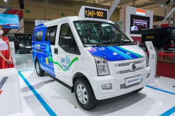 TransJakarta uji coba mobil listrik untuk angkot