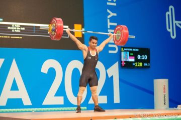 Lifter Ricko Saputra tambah koleksi emas Indonesia di ISG 2021