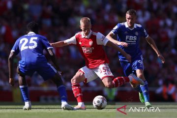 Arsenal puncaki klasemen, Villa dan Leicester tersungkur