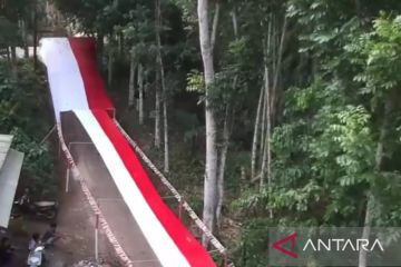 Pemuda Kampung Babakanicak inisiator bendera sepanjang 77 meter
