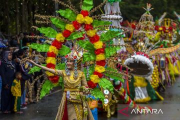 Semarak pawai budaya di Banjarmasin