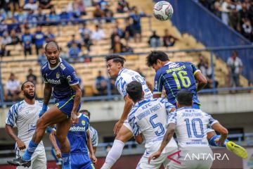 Bek Persib Bandung jaga motivasi di tengah terhentinya kompetisi