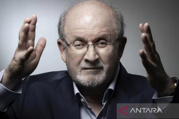 Yayasan asal Iran berikan lahan pertanian ke penyerang Salman Rushdie