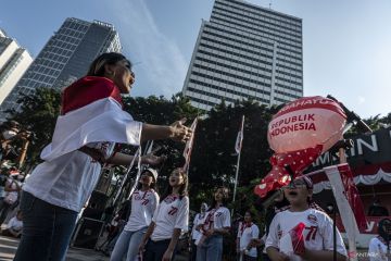 Jakarta Barat bagikan 10.000 bendera merah putih ke warga