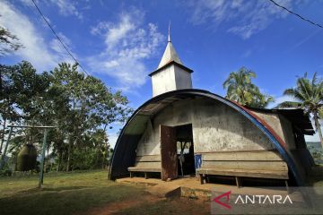 Gereja peninggalan Perang Dunia II di Papua