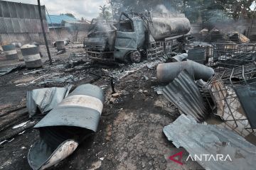 Kebakaran gudang minyak di Jambi