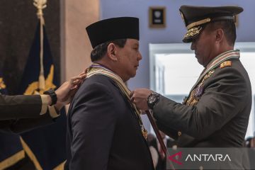 Menhan menerima Bintang Kehormatan TNI