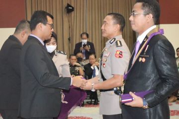 Anggota Polri meraih penghargaan Wibawa Seroja Nugraha
