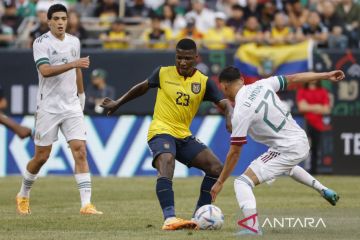 Terancam gagal dapatkan Adrien Rabiot, Man United bidik Moises Caicedo
