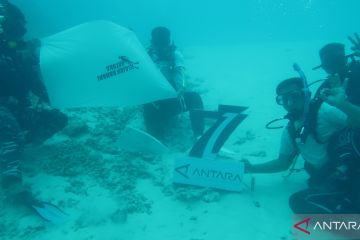 11 penyelam berhasil pasang tugu ANTARA di dasar laut Natuna