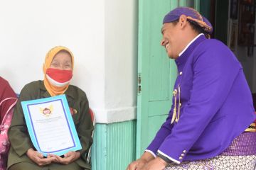 Pemkot Kediri beri bantuan janda perintis kemerdekaan