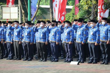 Pemkot Jaksel beri penghargaan kepada ASN berprestasi sambut HUT RI