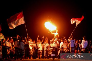 Semarak pawai obor HUT kemerdekaan RI di Bali