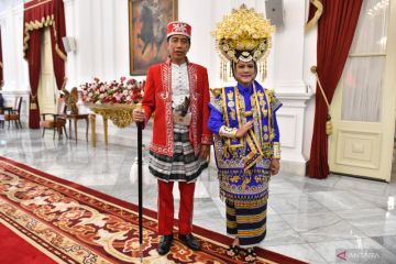 Presiden hadiri upacara kenakan baju adat Dolomani