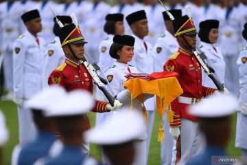 Susunan pembawa bendera dan komandan upacara Peringatan HUT RI