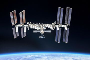 Spacewalk astronaut Rusia terganggu masalah pakaian antariksa
