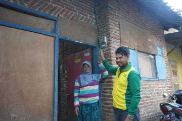 Kementerian ESDM pasang listrik warga tak mampu, sebagai kado HUT RI