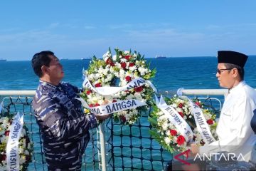 TNI AL gelar doa dan tabur bunga untuk mengenang jasa pahlawan