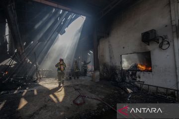 Kebakaran pabrik alumunium foil di Gunung Putri Bogor
