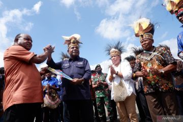 Penyerahan kodefikasi 14 kampung adat di Papua