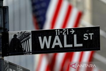 Wall Street berakhir jatuh di tengah tanda-tanda pendinginan ekonomi