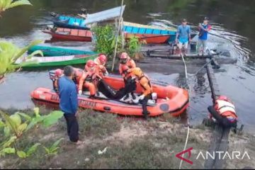 Tim SAR menemukan korban tenggelam di Desa Nanga Lauk Kapuas Hulu