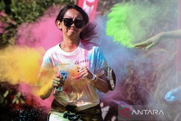 Ribuan peserta meriahkan ANTARA NTB Rinjani Color Run