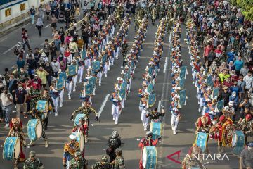 Kirab drumband Akademi TNI di pusat kota Jakarta