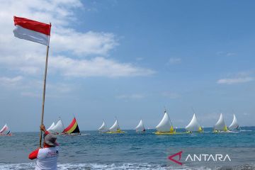 Lomba perahu layar Selat Bali