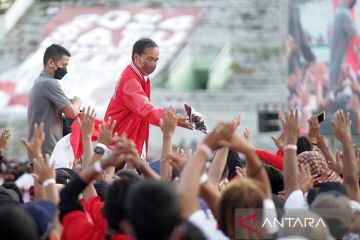 Jokowi minta relawan "santai mawon" pikirkan calon presiden 2024