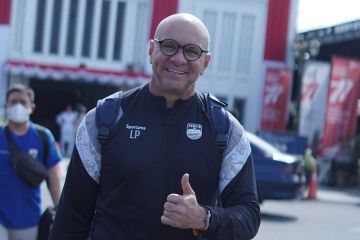 Passos ingatkan kiper Persib jangan cepat berpuas diri